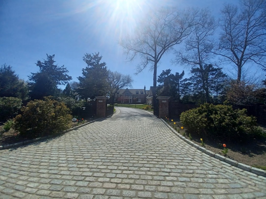 Dan’s Papers This Is the Hamptons